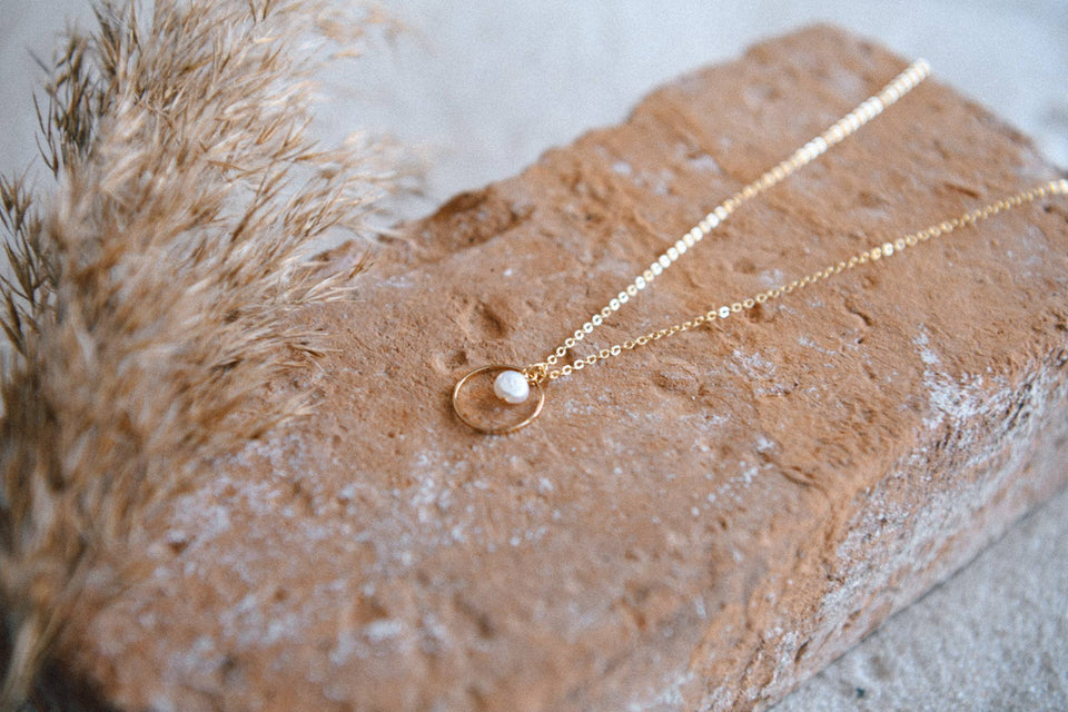 Private Label Gold Plated Circle and Pearl Necklace : Circle