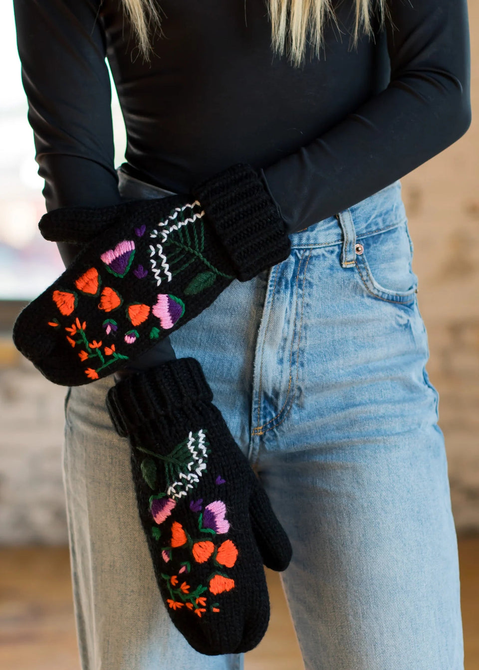 Dahlia Luxe Black Embroidered Mittens | petite shops